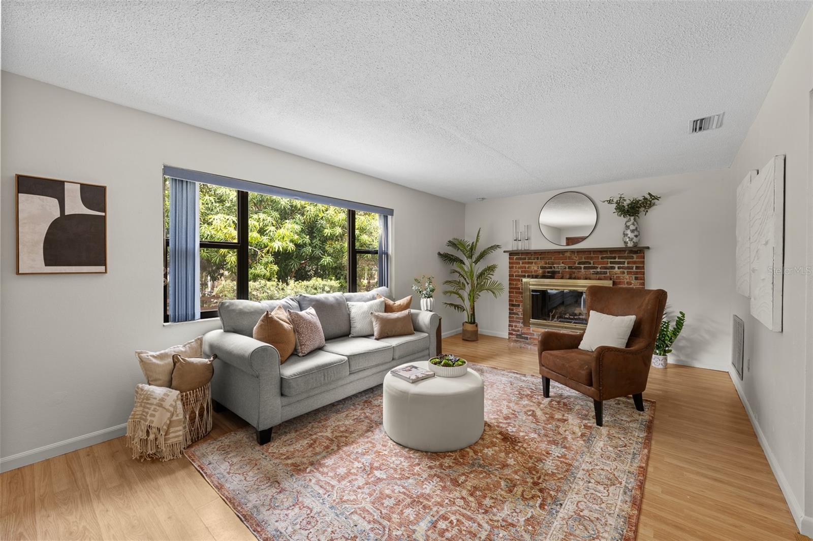 Image 4 of 27 For 1363 Essex Drive