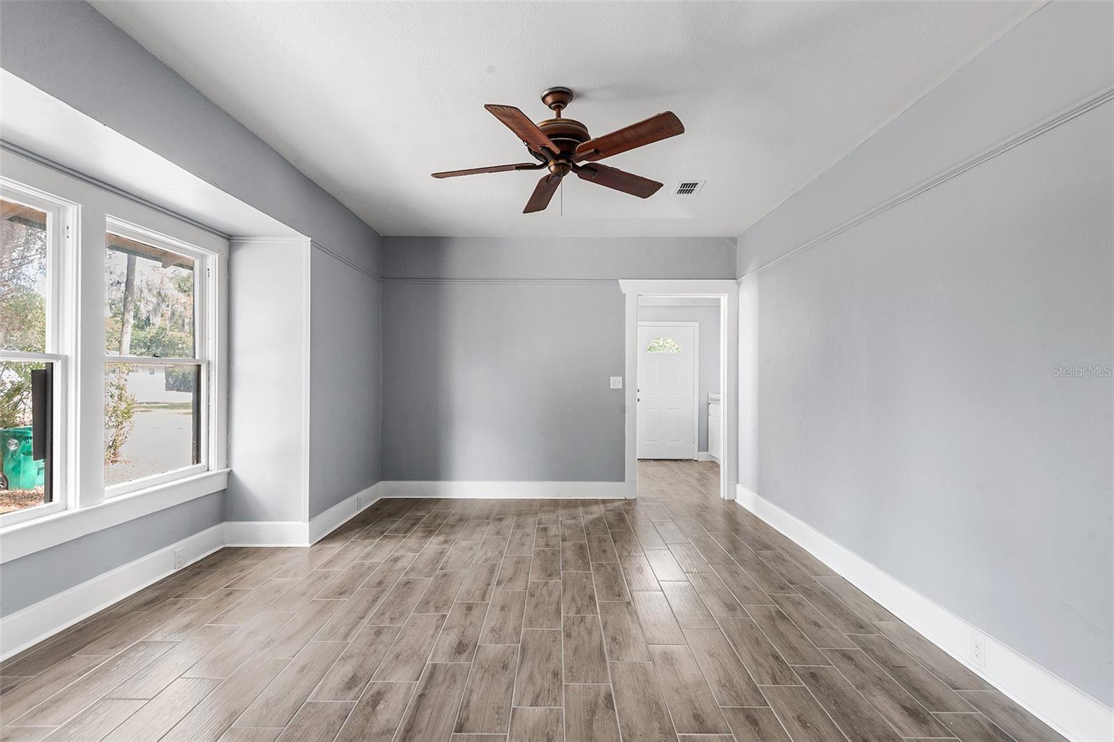 Image 13 of 37 For 122 Garfield Avenue