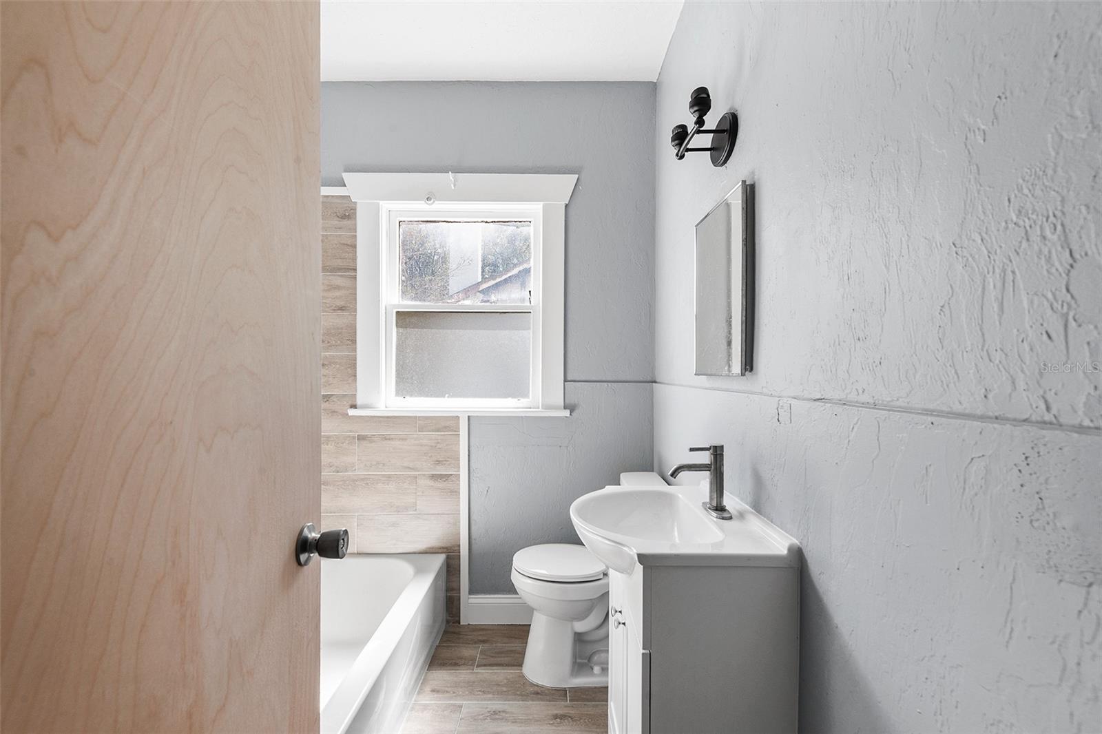 Image 15 of 37 For 122 Garfield Avenue