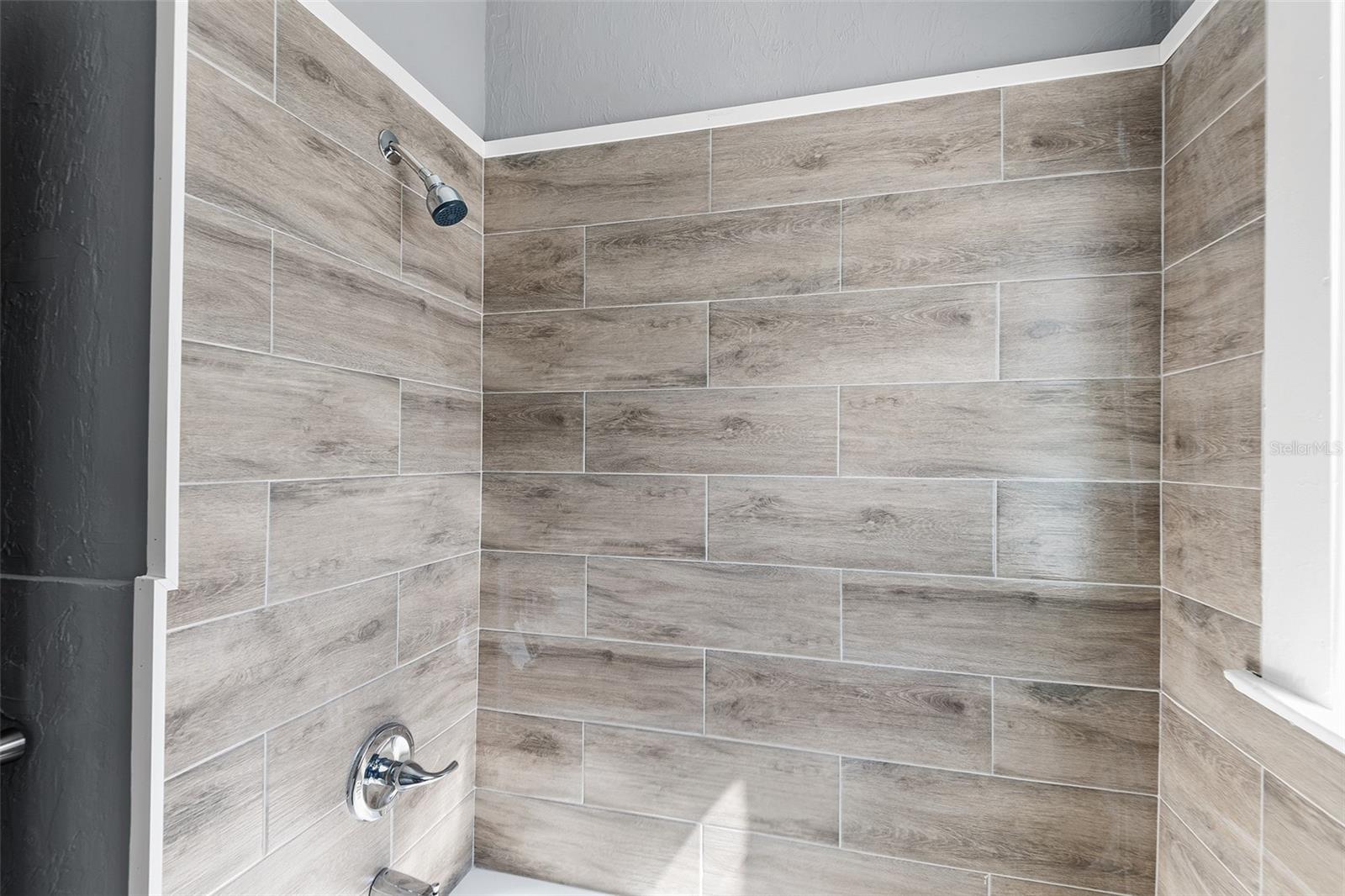 Image 16 of 37 For 122 Garfield Avenue