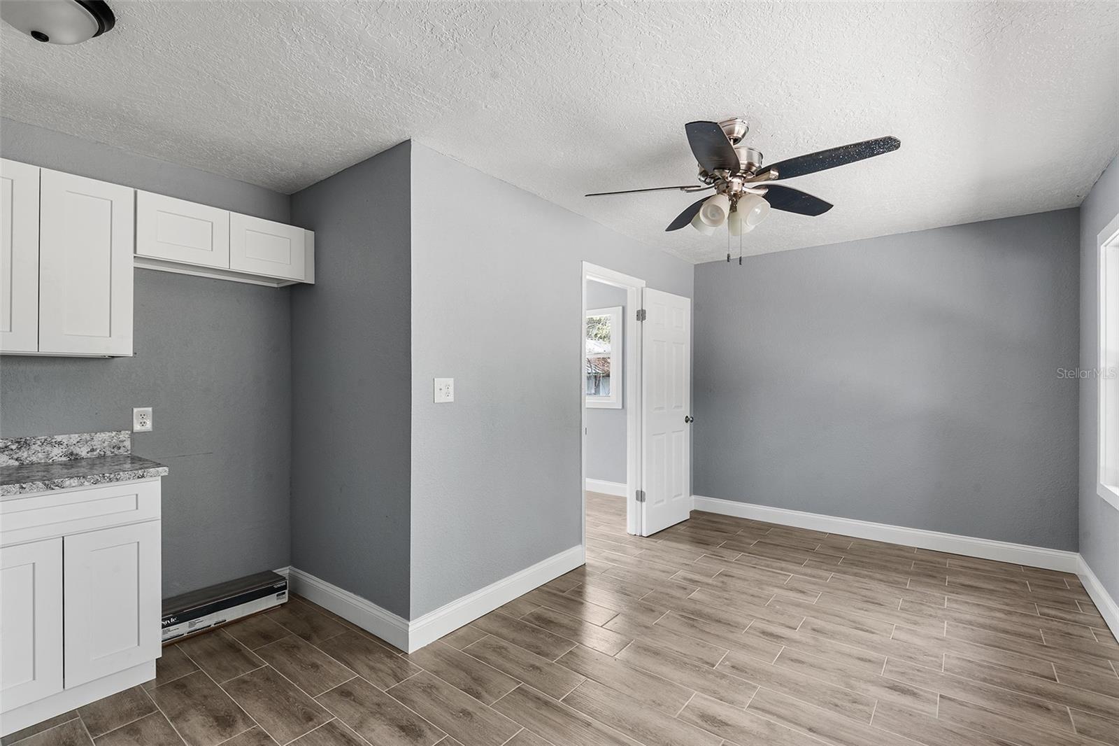 Image 19 of 37 For 122 Garfield Avenue