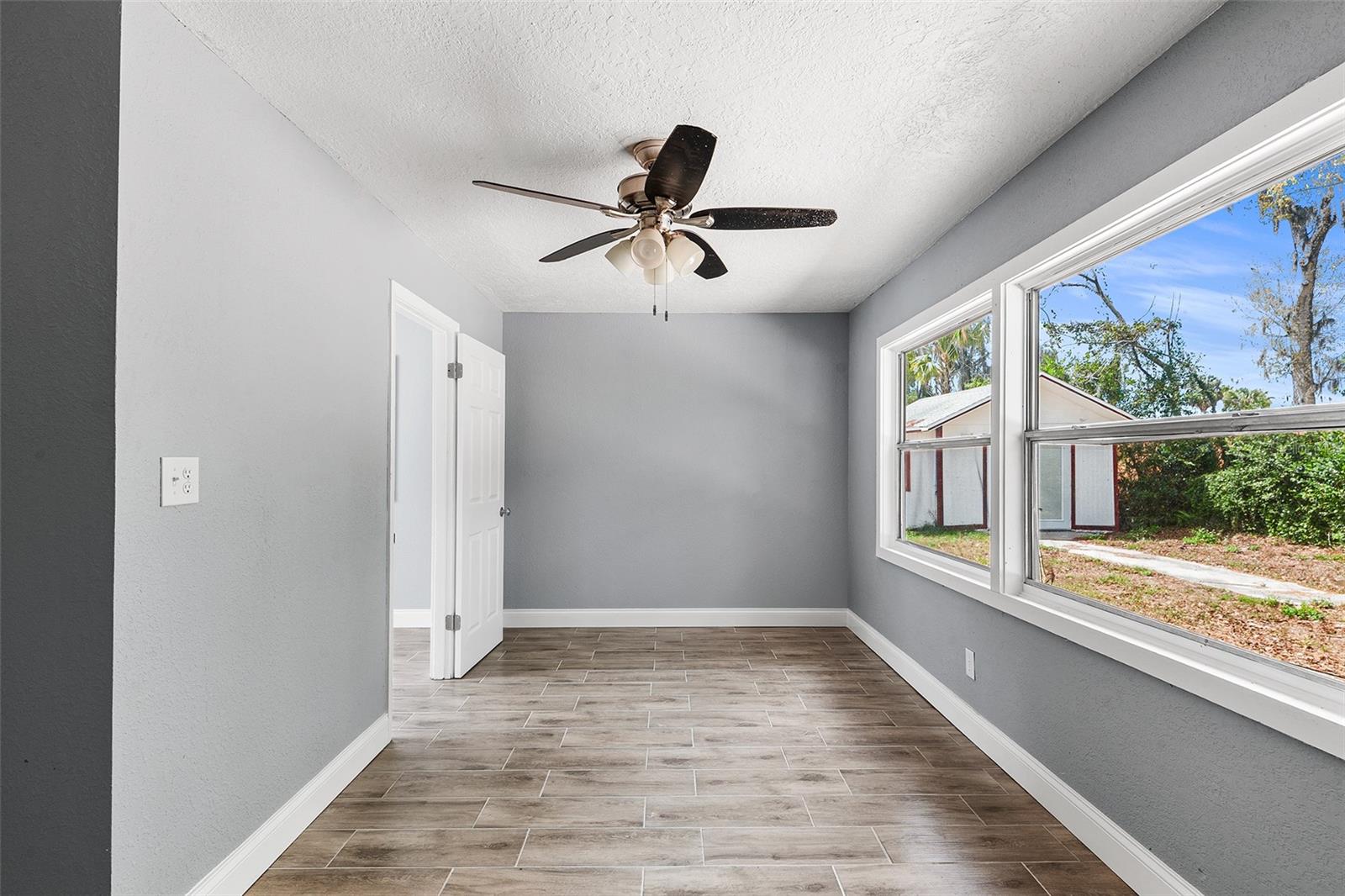 Image 20 of 37 For 122 Garfield Avenue