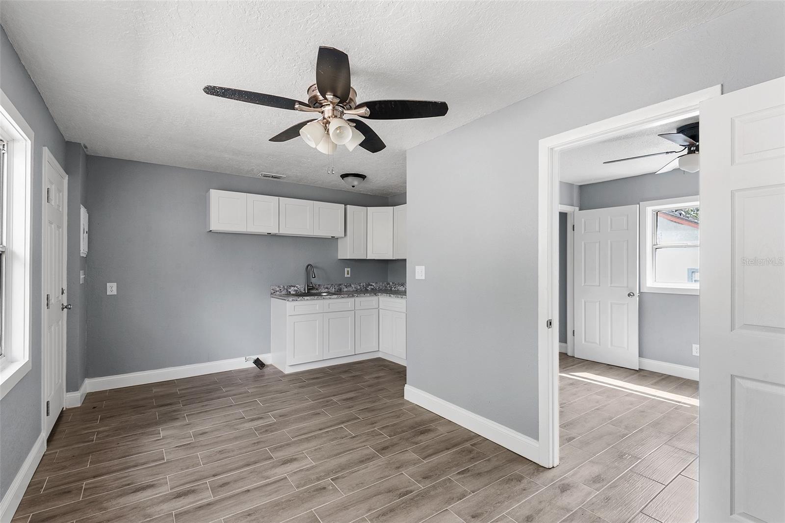 Image 21 of 37 For 122 Garfield Avenue