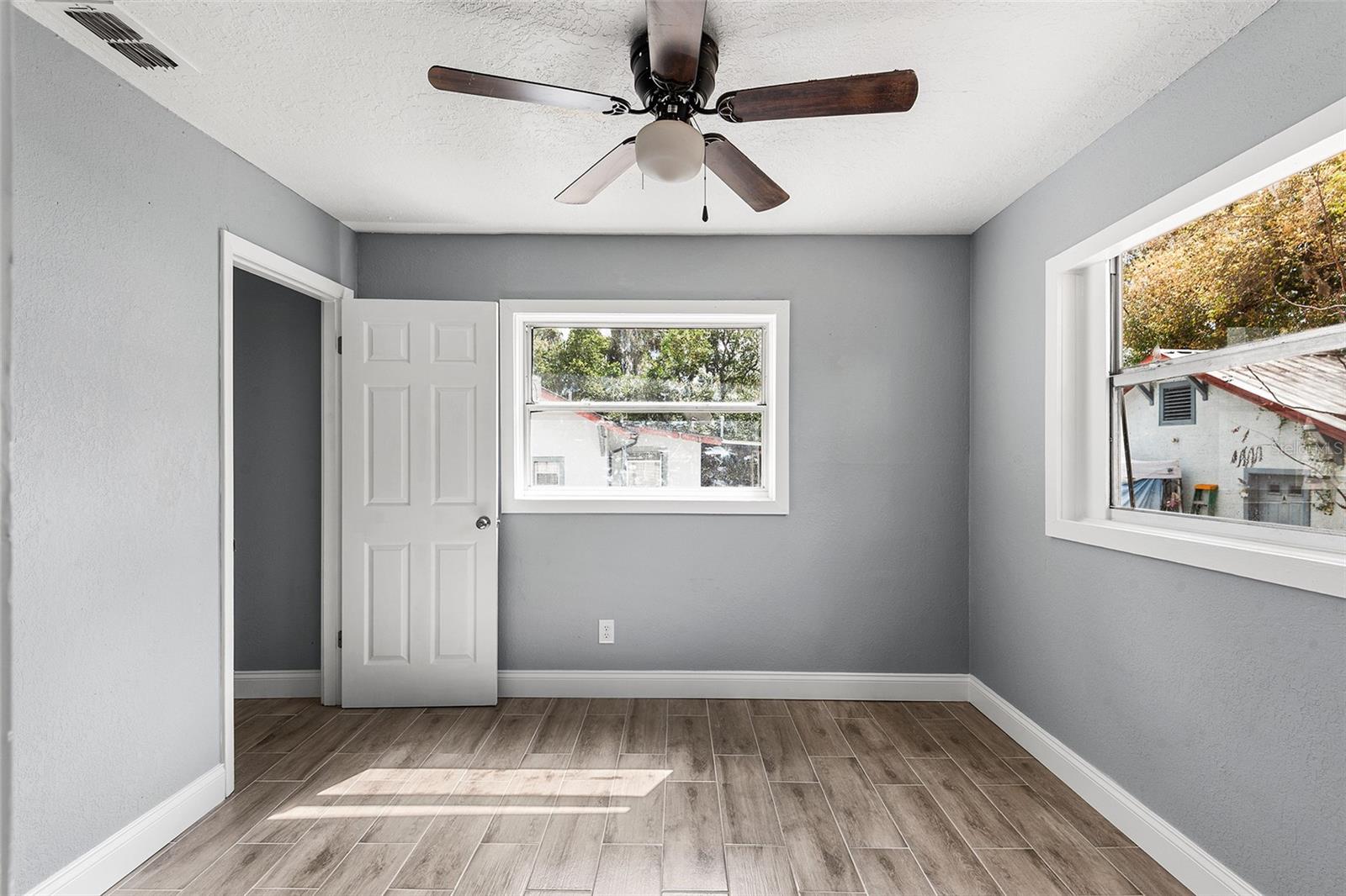 Image 22 of 37 For 122 Garfield Avenue