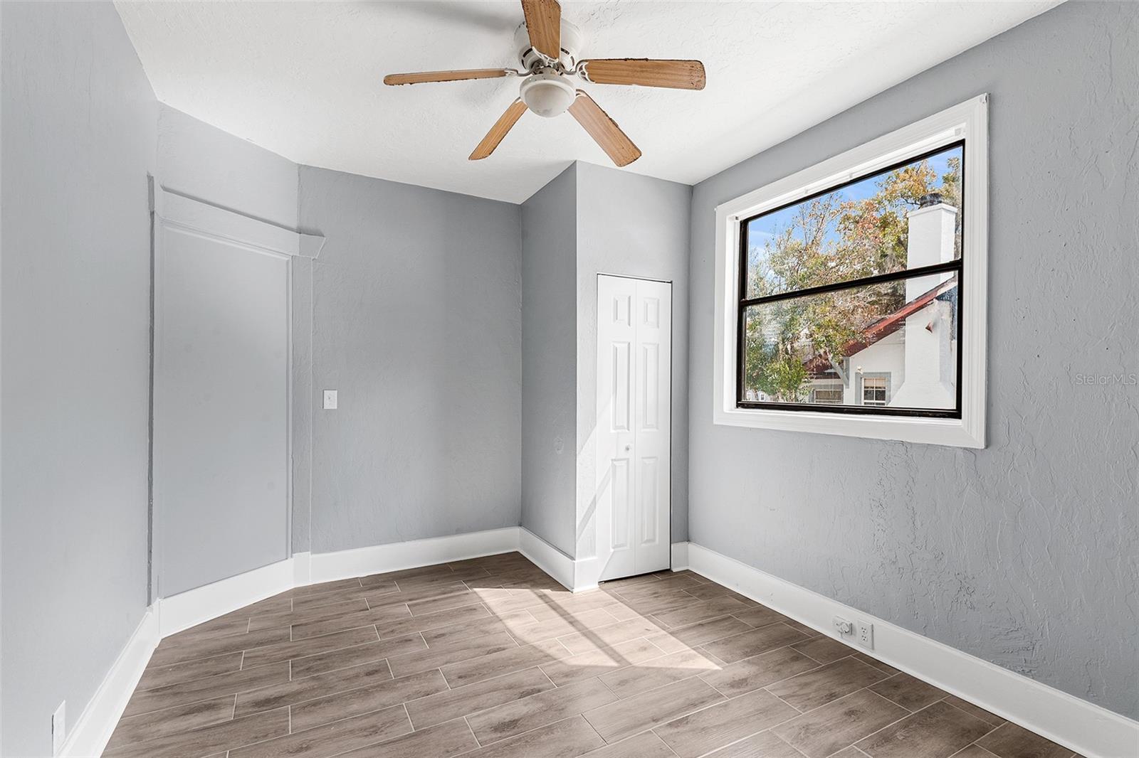 Image 25 of 37 For 122 Garfield Avenue