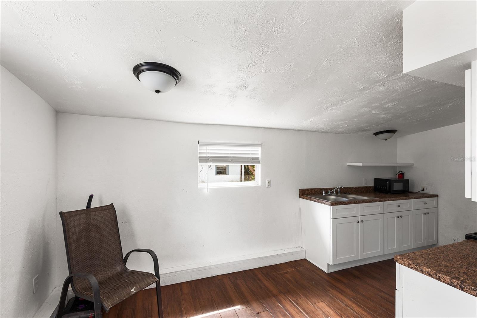 Image 28 of 37 For 122 Garfield Avenue