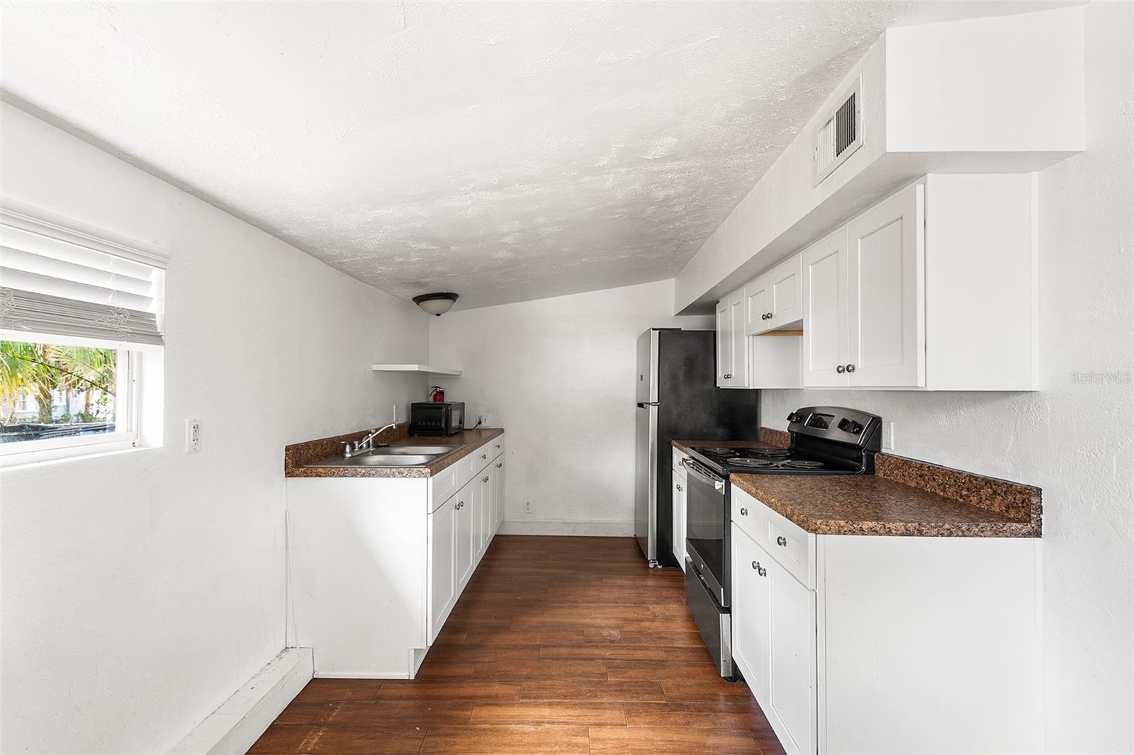 Image 29 of 37 For 122 Garfield Avenue