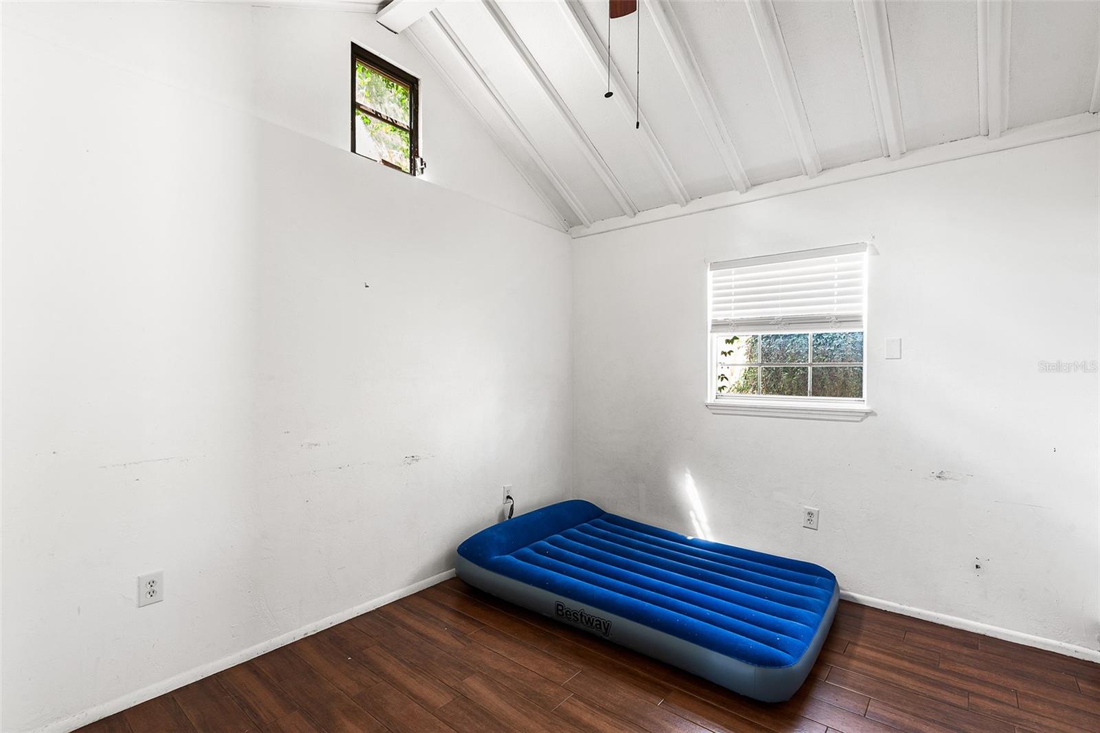 Image 30 of 37 For 122 Garfield Avenue