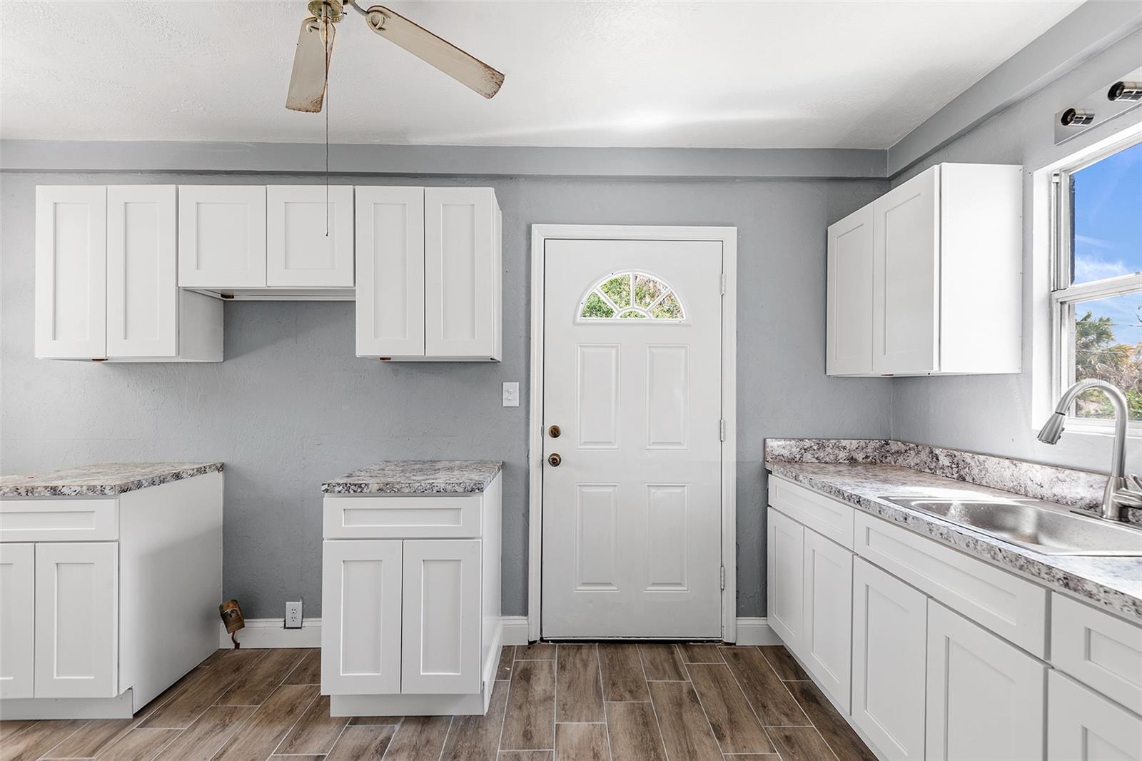 Image 6 of 37 For 122 Garfield Avenue