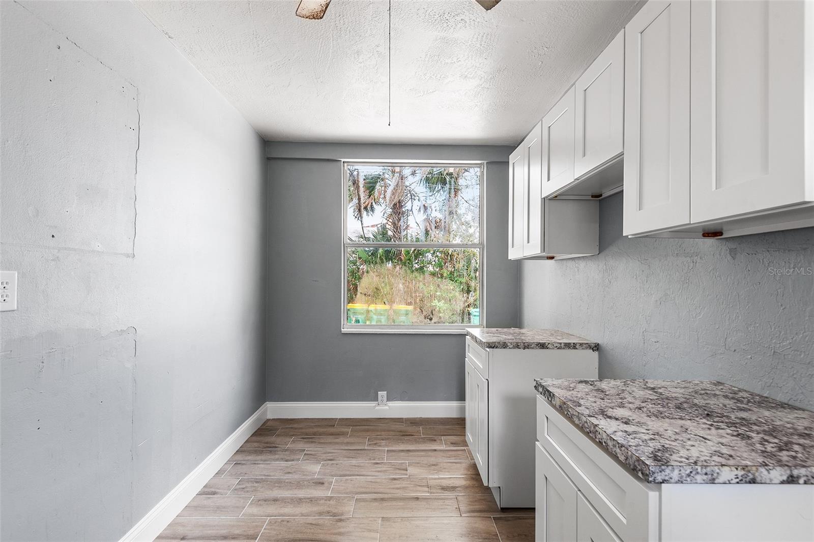 Image 7 of 37 For 122 Garfield Avenue