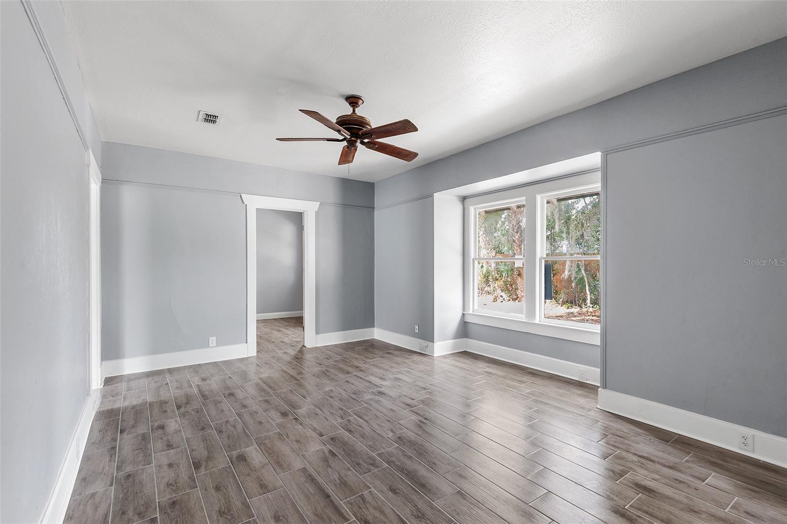 Image 9 of 37 For 122 Garfield Avenue