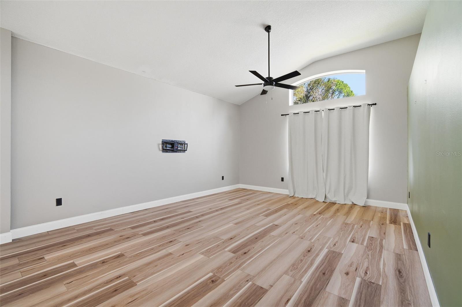 Image 24 of 61 For 28427 Openfield Loop