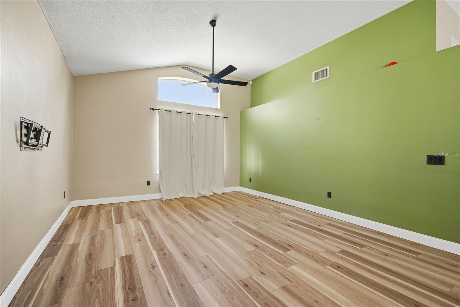 Image 29 of 61 For 28427 Openfield Loop