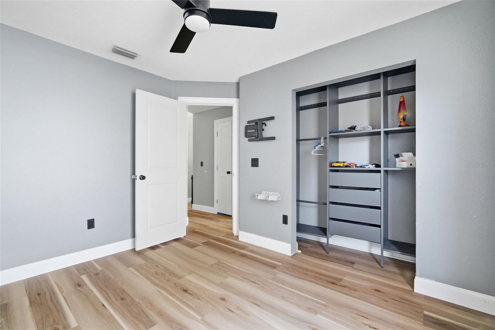 Image 32 of 61 For 28427 Openfield Loop