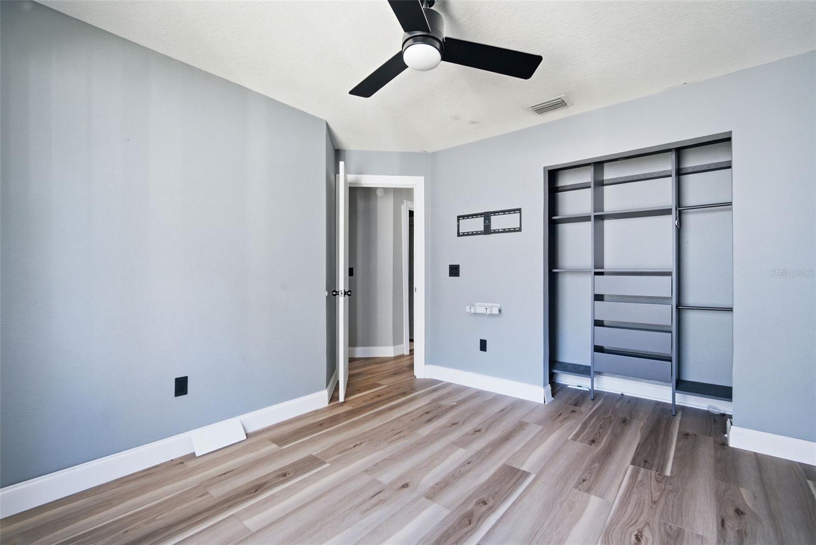 Image 33 of 61 For 28427 Openfield Loop