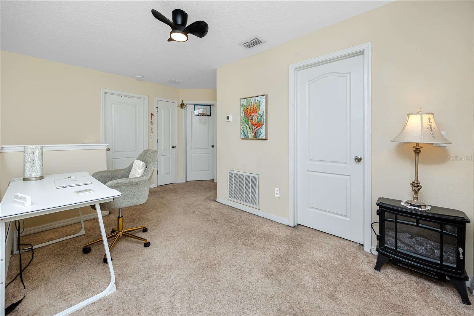 Listing photo id 16 for 2753 Hampton Green Lane