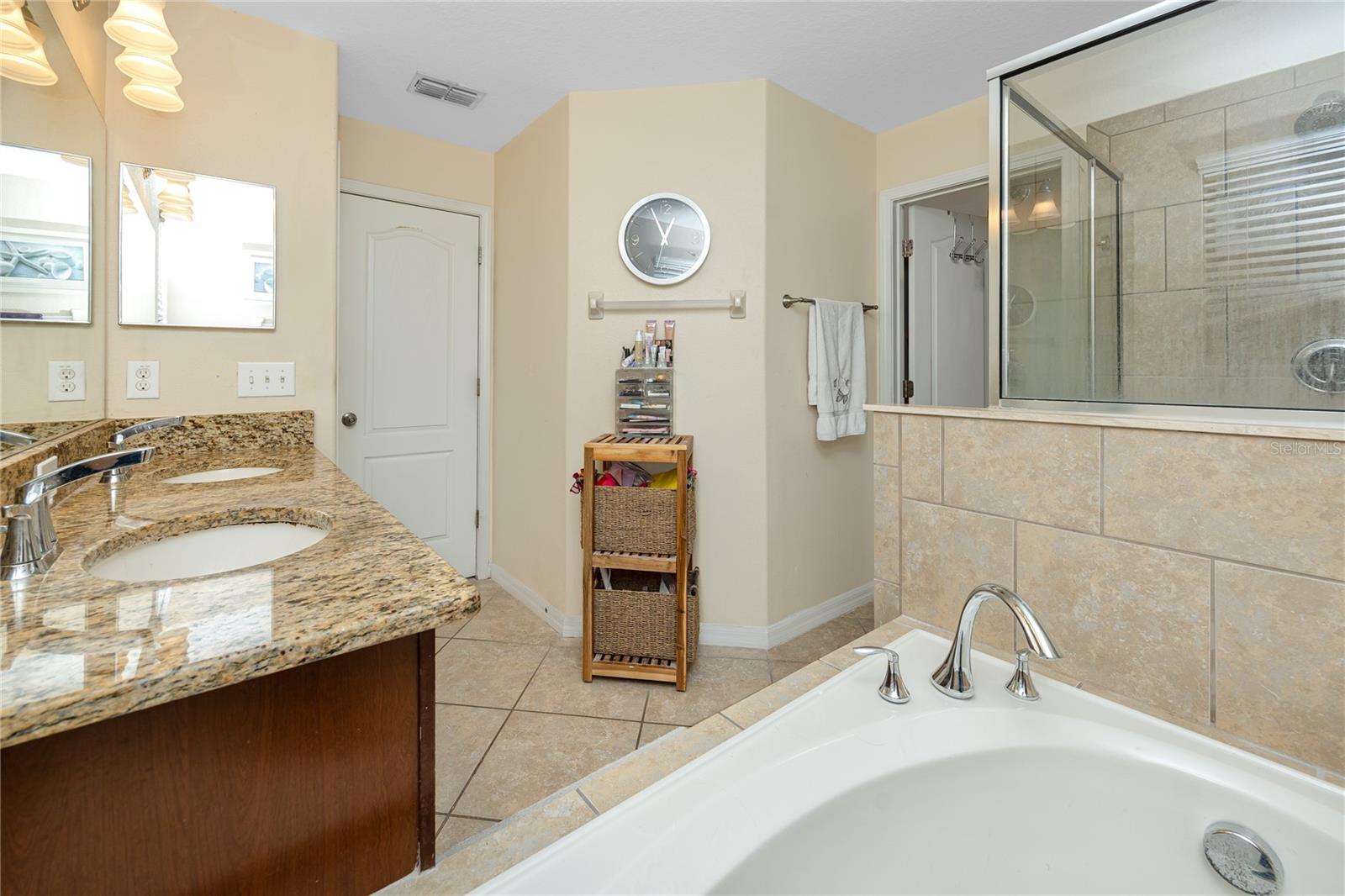 Listing photo id 22 for 2753 Hampton Green Lane