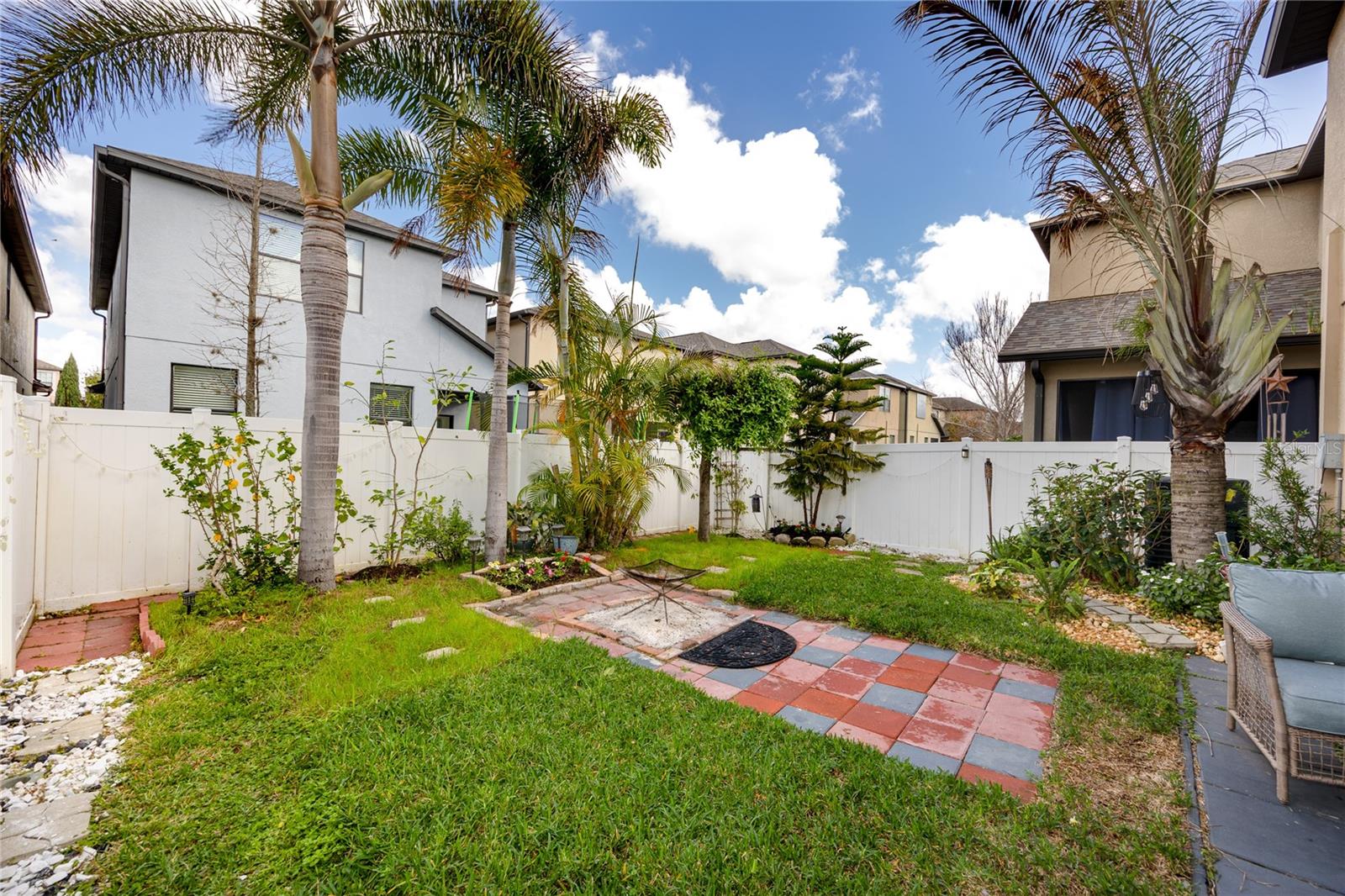 Listing photo id 37 for 2753 Hampton Green Lane