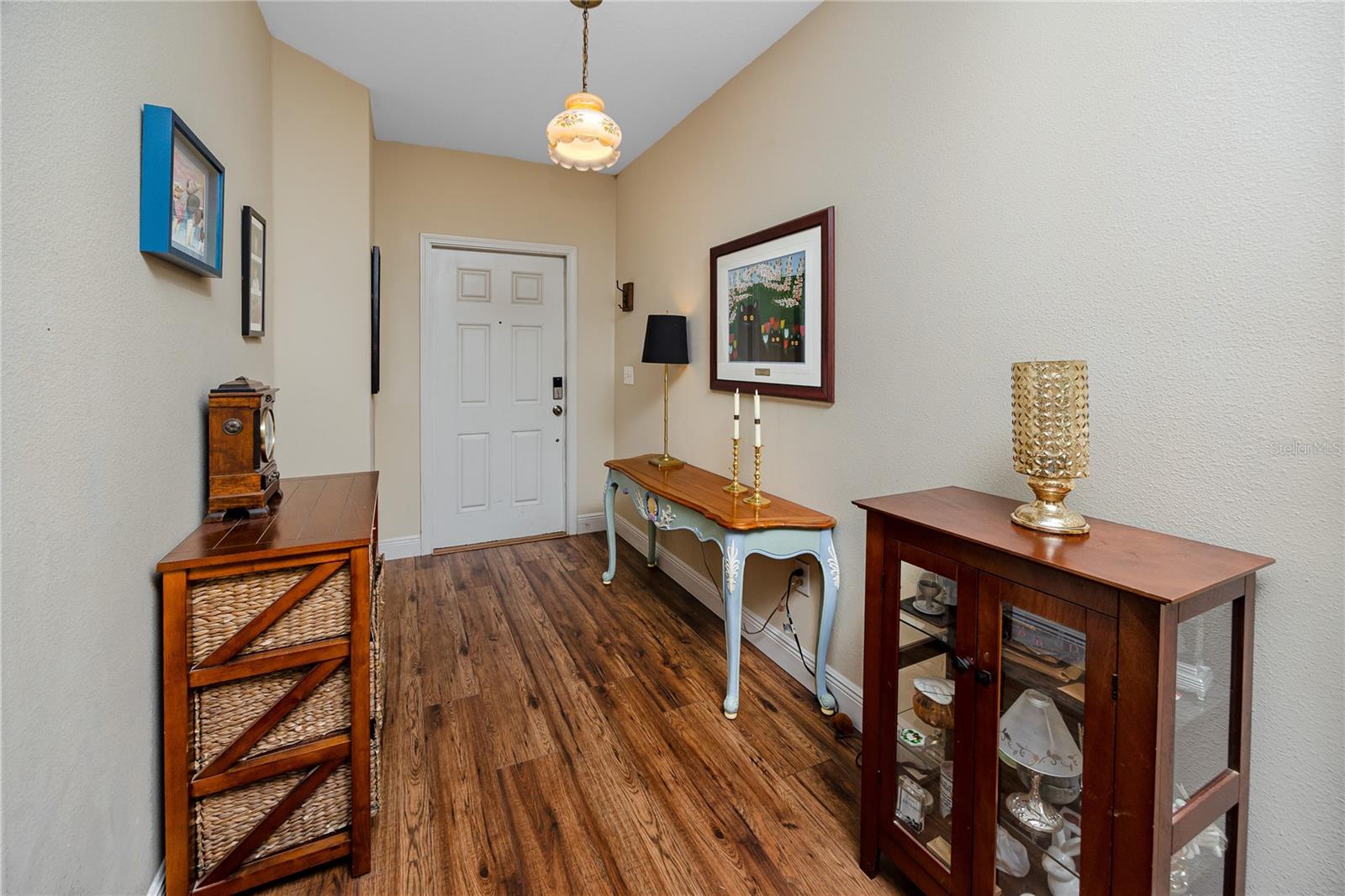 Listing photo id 2 for 2753 Hampton Green Lane