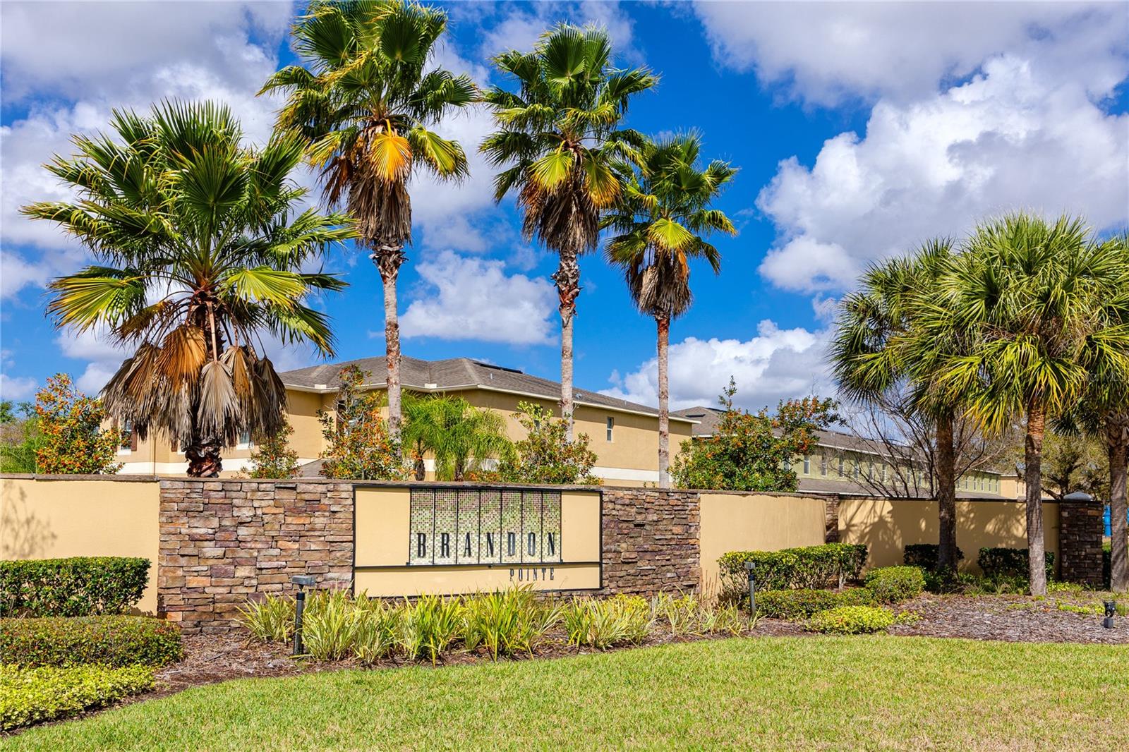 Listing photo id 38 for 2753 Hampton Green Lane