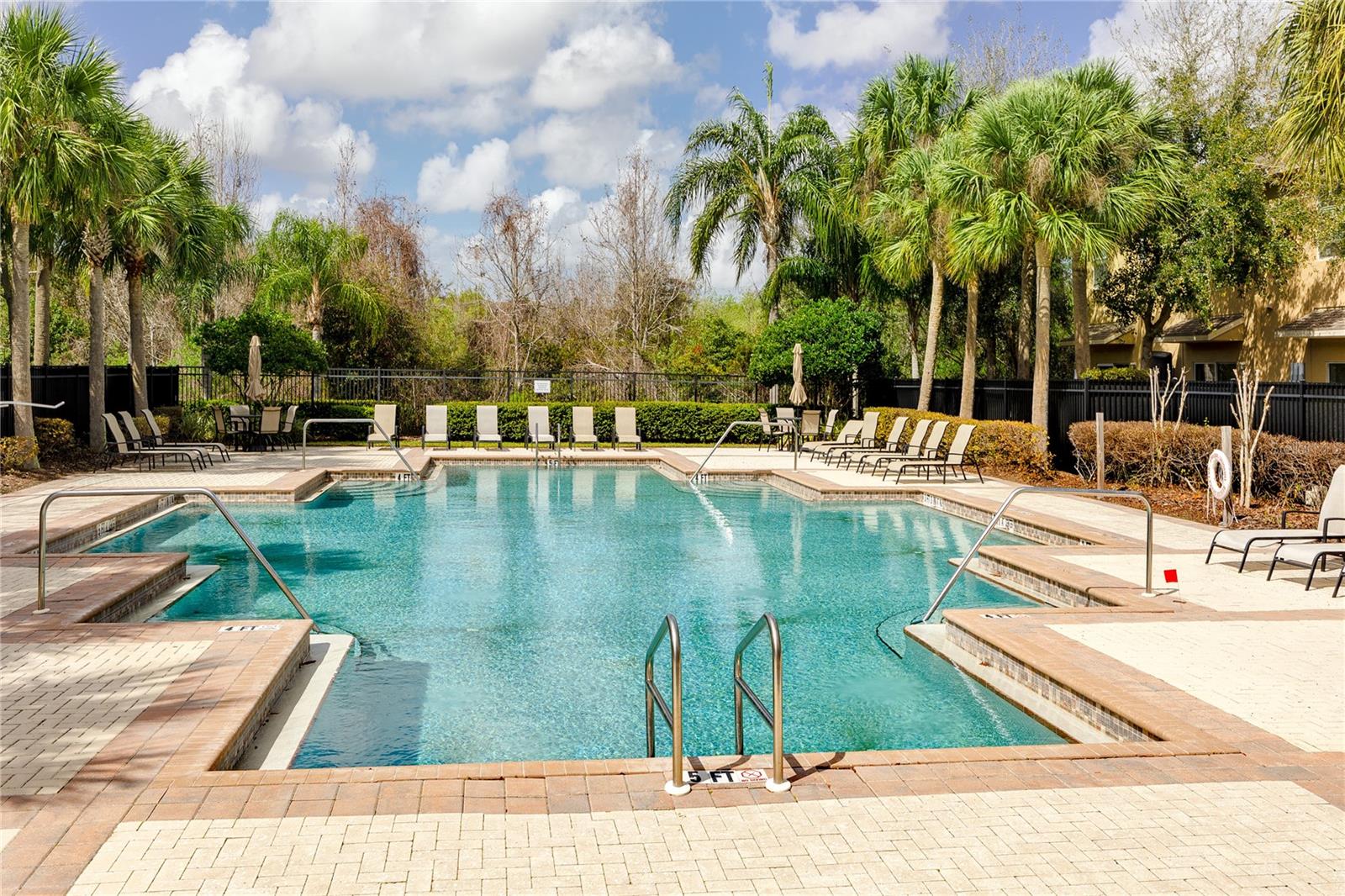 Listing photo id 39 for 2753 Hampton Green Lane