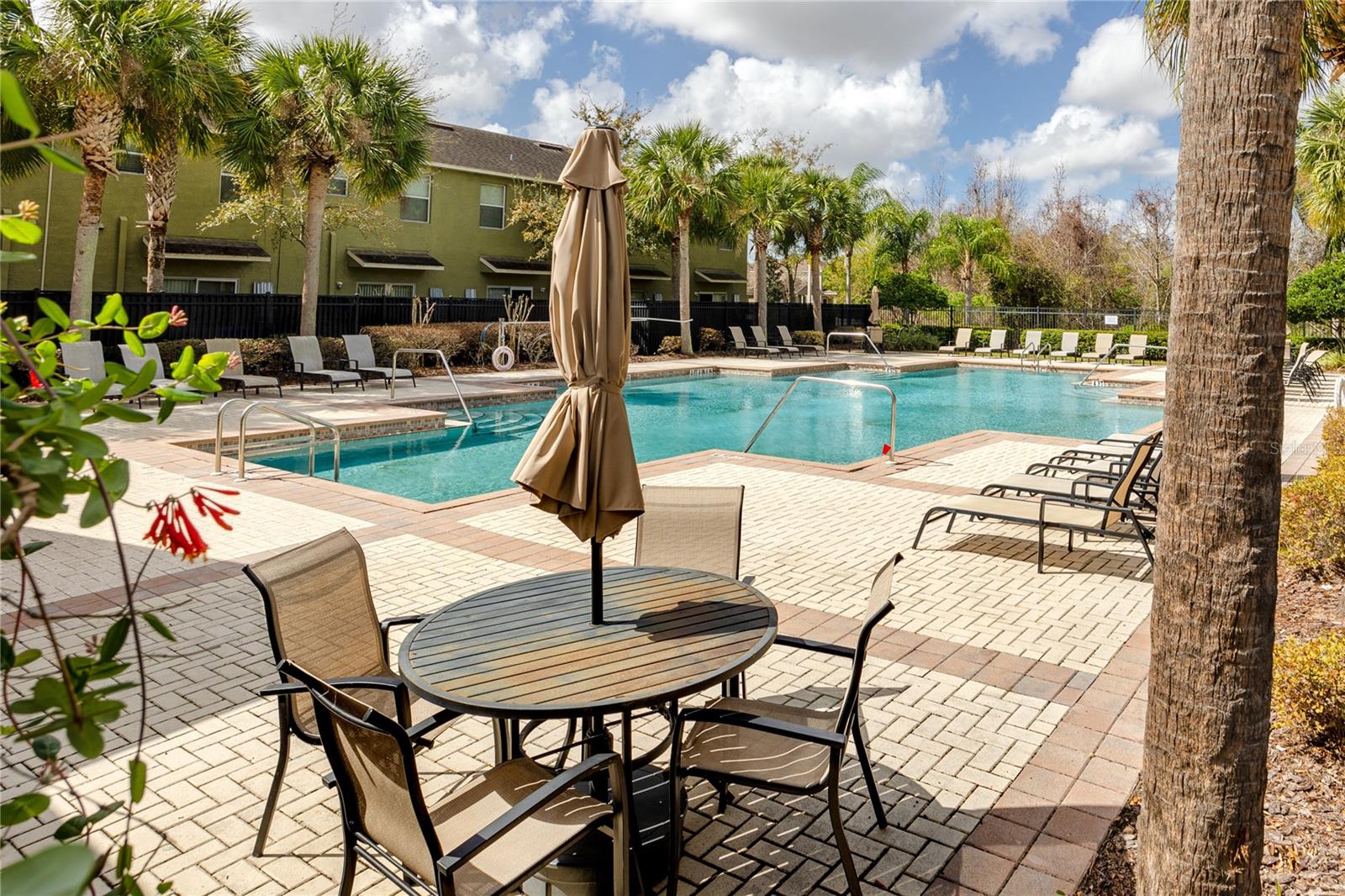 Listing photo id 40 for 2753 Hampton Green Lane