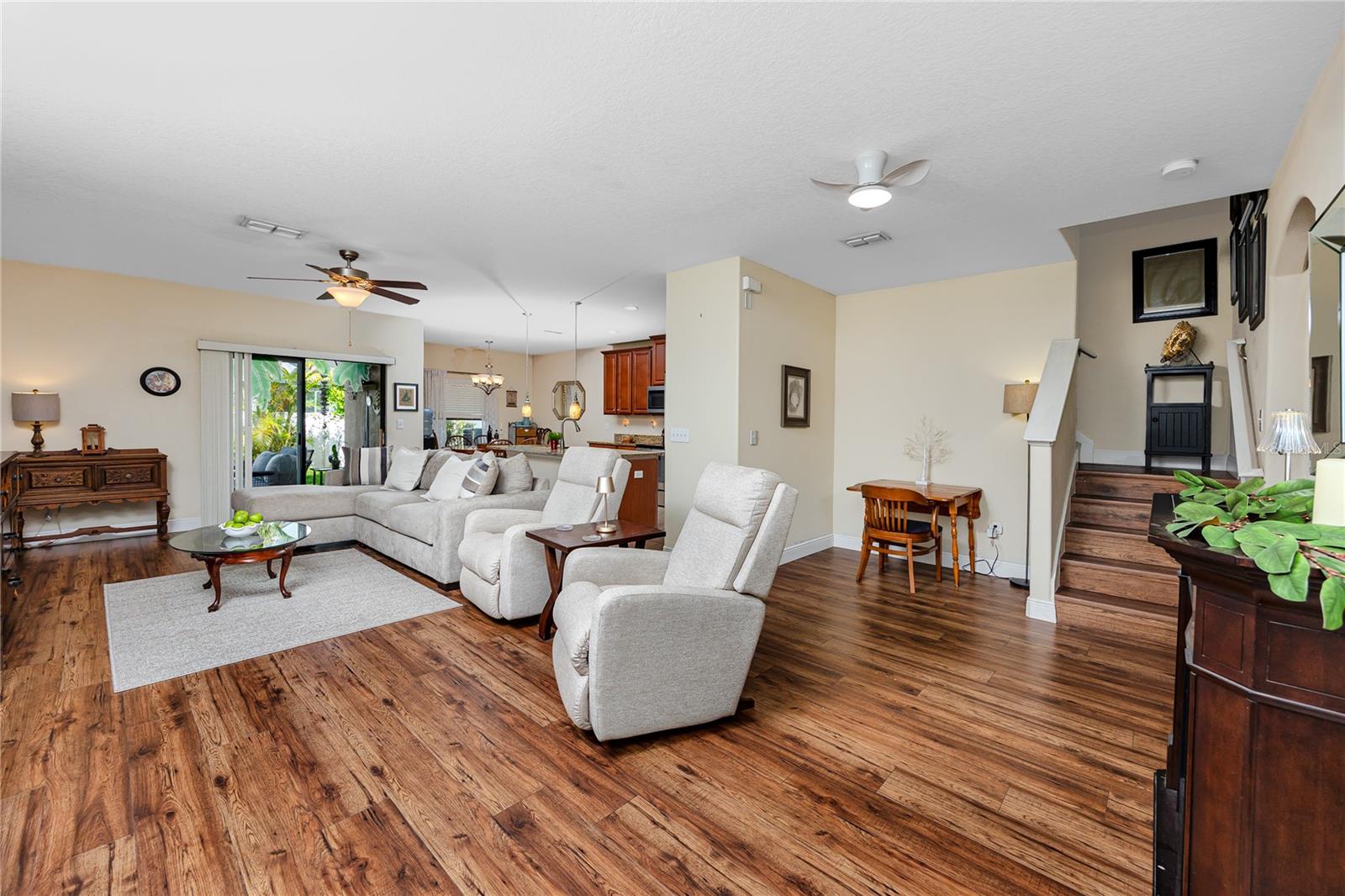 Listing photo id 4 for 2753 Hampton Green Lane