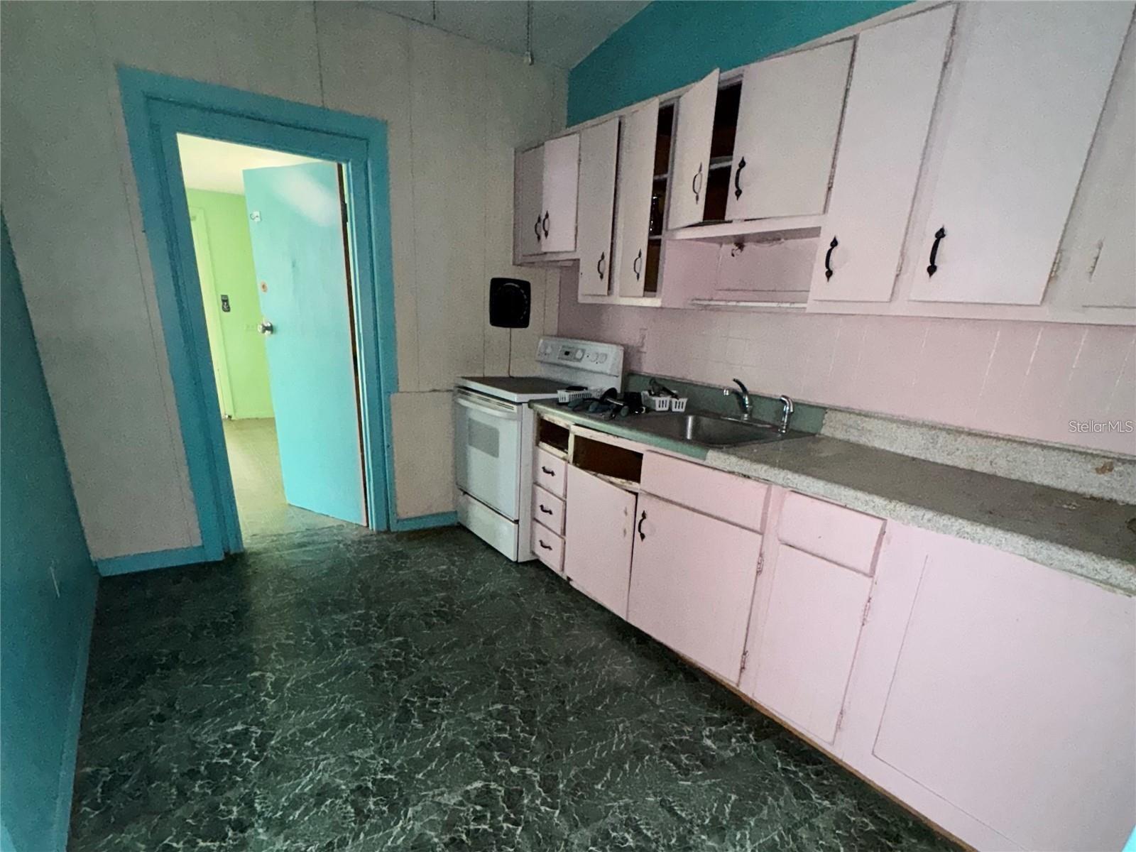 Image 4 of 8 For 2124 Catalina Drive N