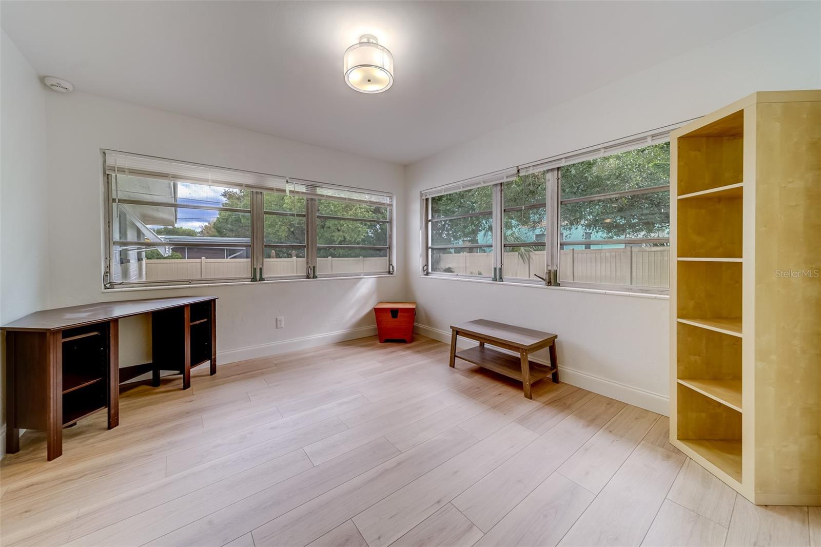 Image 11 of 45 For 11424 79th Avenue