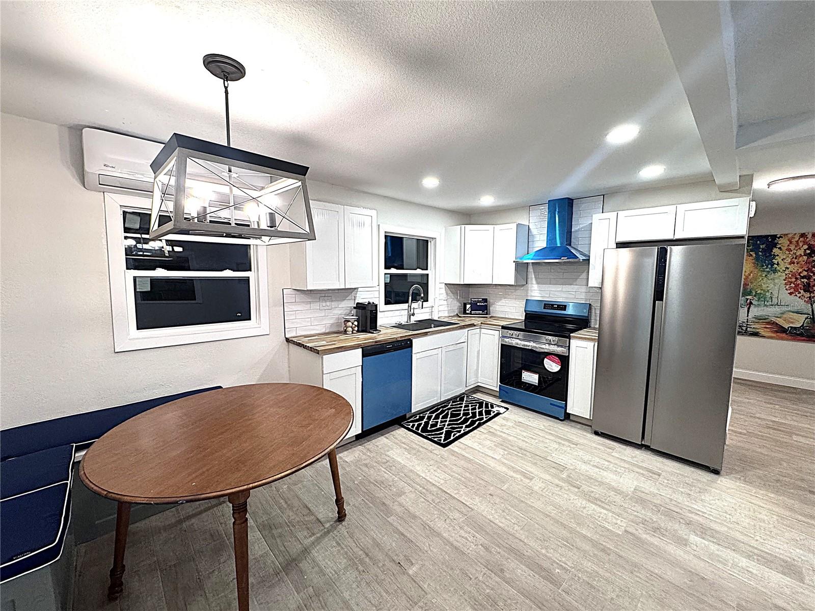 Image 3 of 12 For 903 King Street