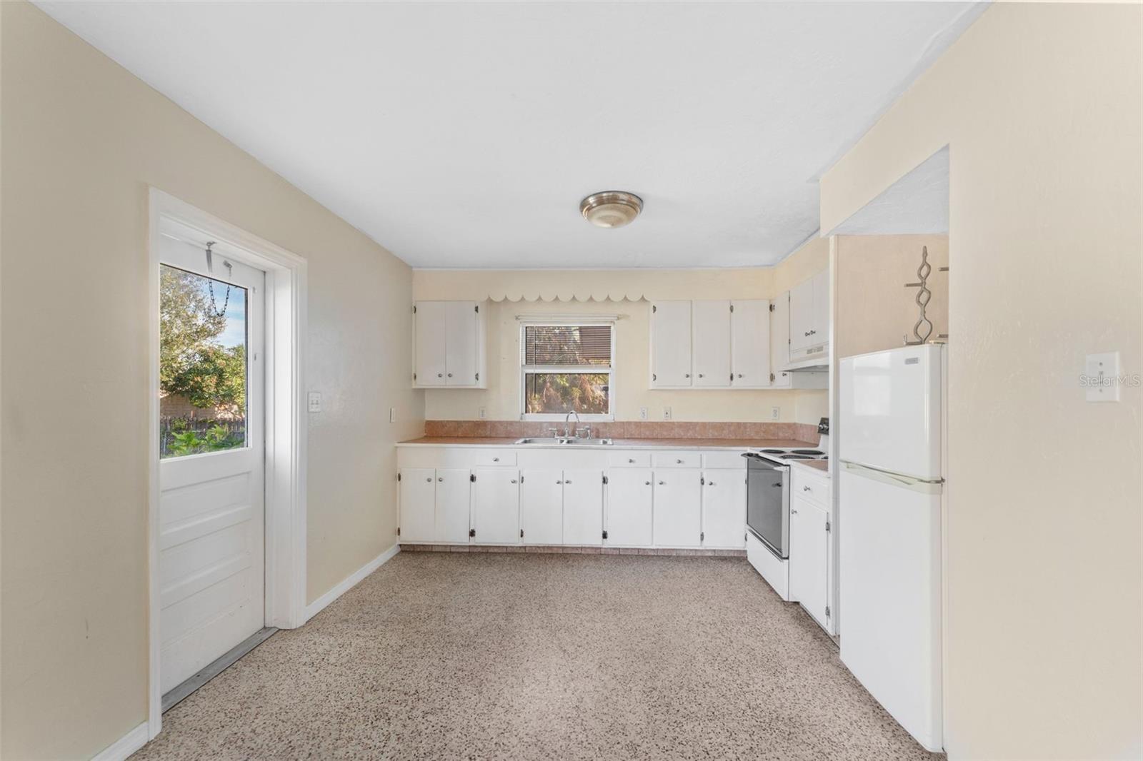 Image 10 of 30 For 2418 Links Avenue