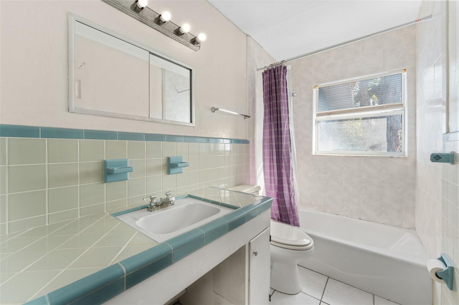 Image 14 of 30 For 2418 Links Avenue