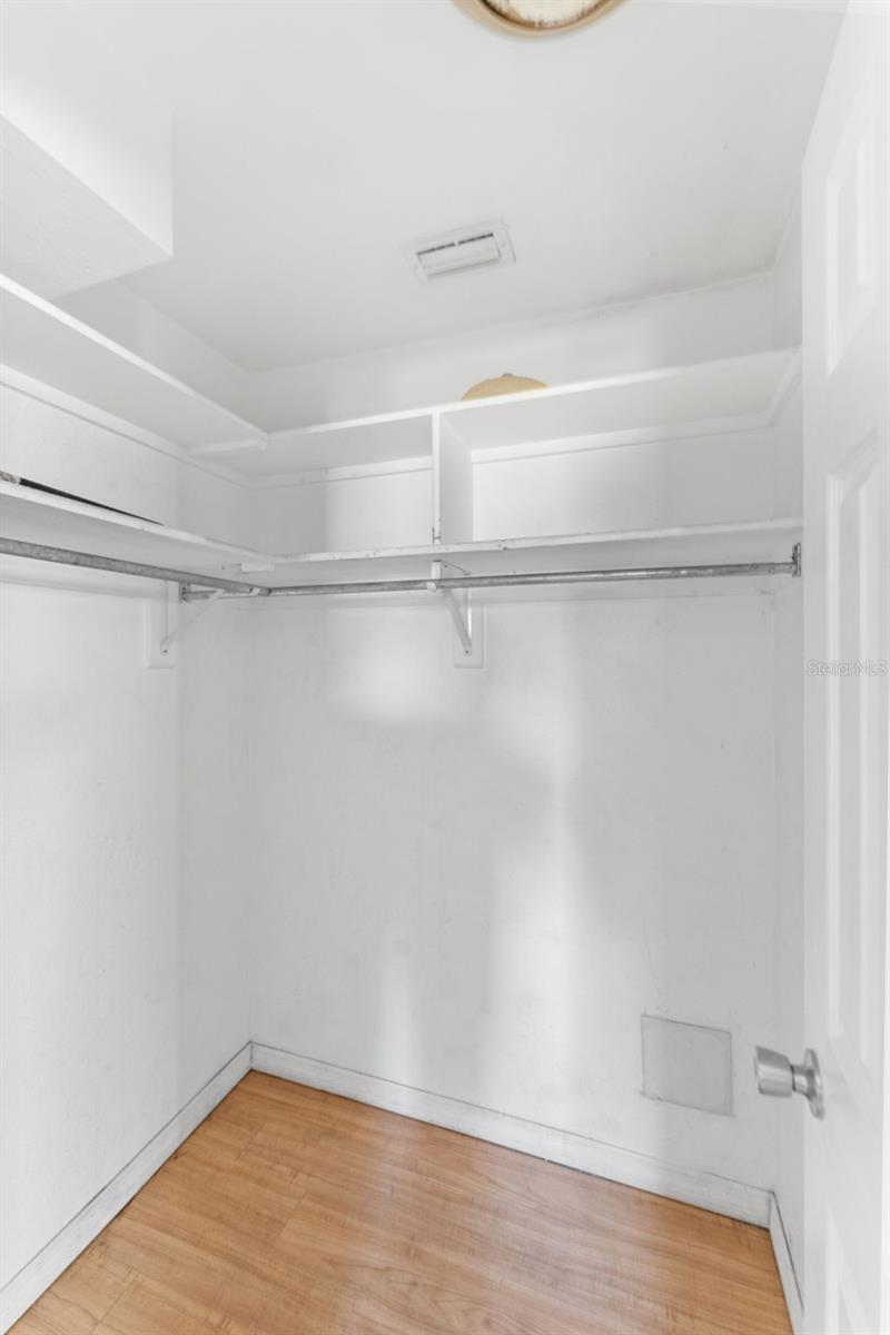 Image 20 of 30 For 2418 Links Avenue