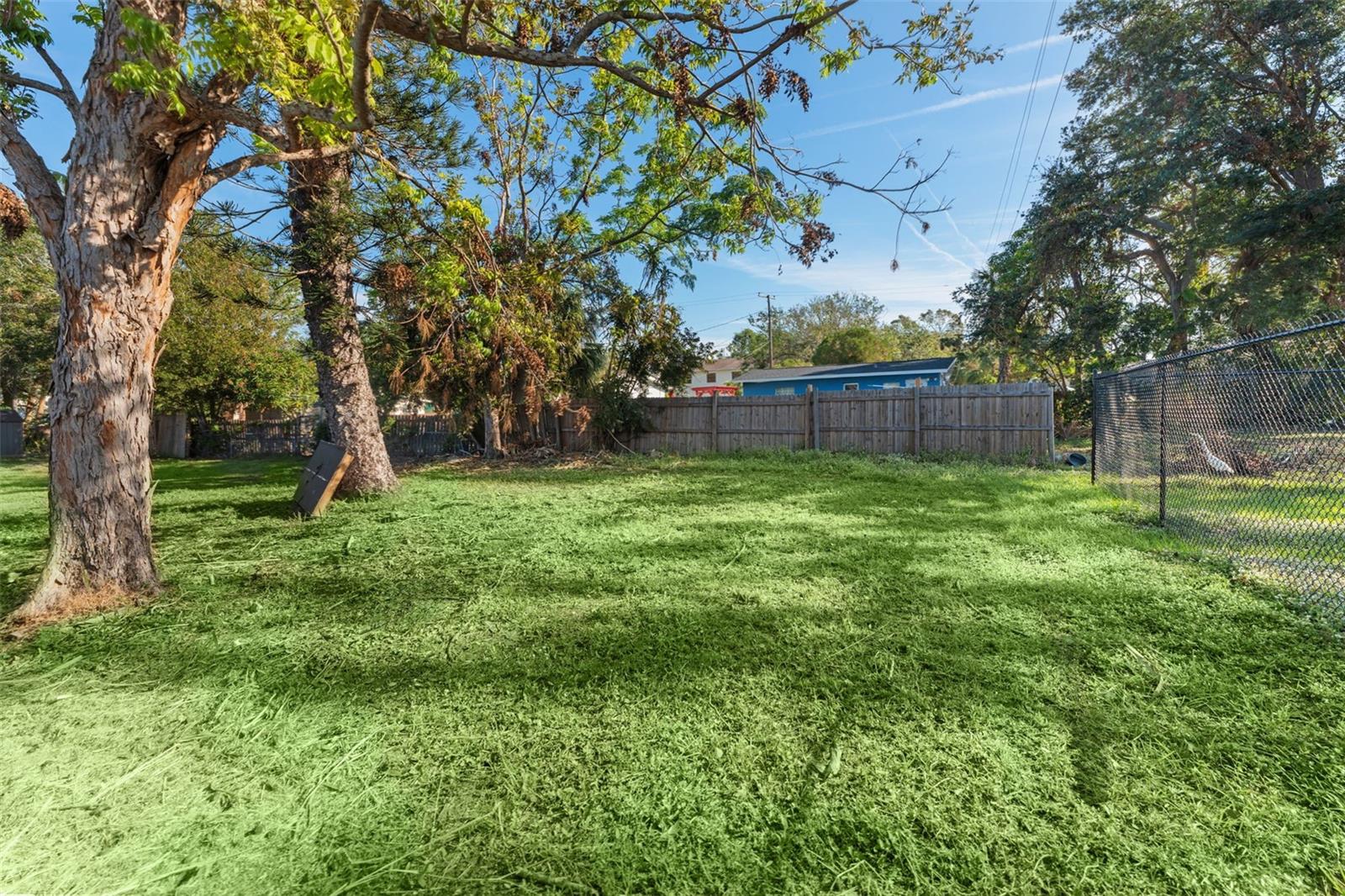 Image 22 of 30 For 2418 Links Avenue