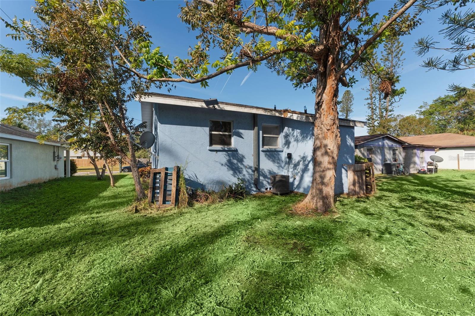 Image 25 of 30 For 2418 Links Avenue