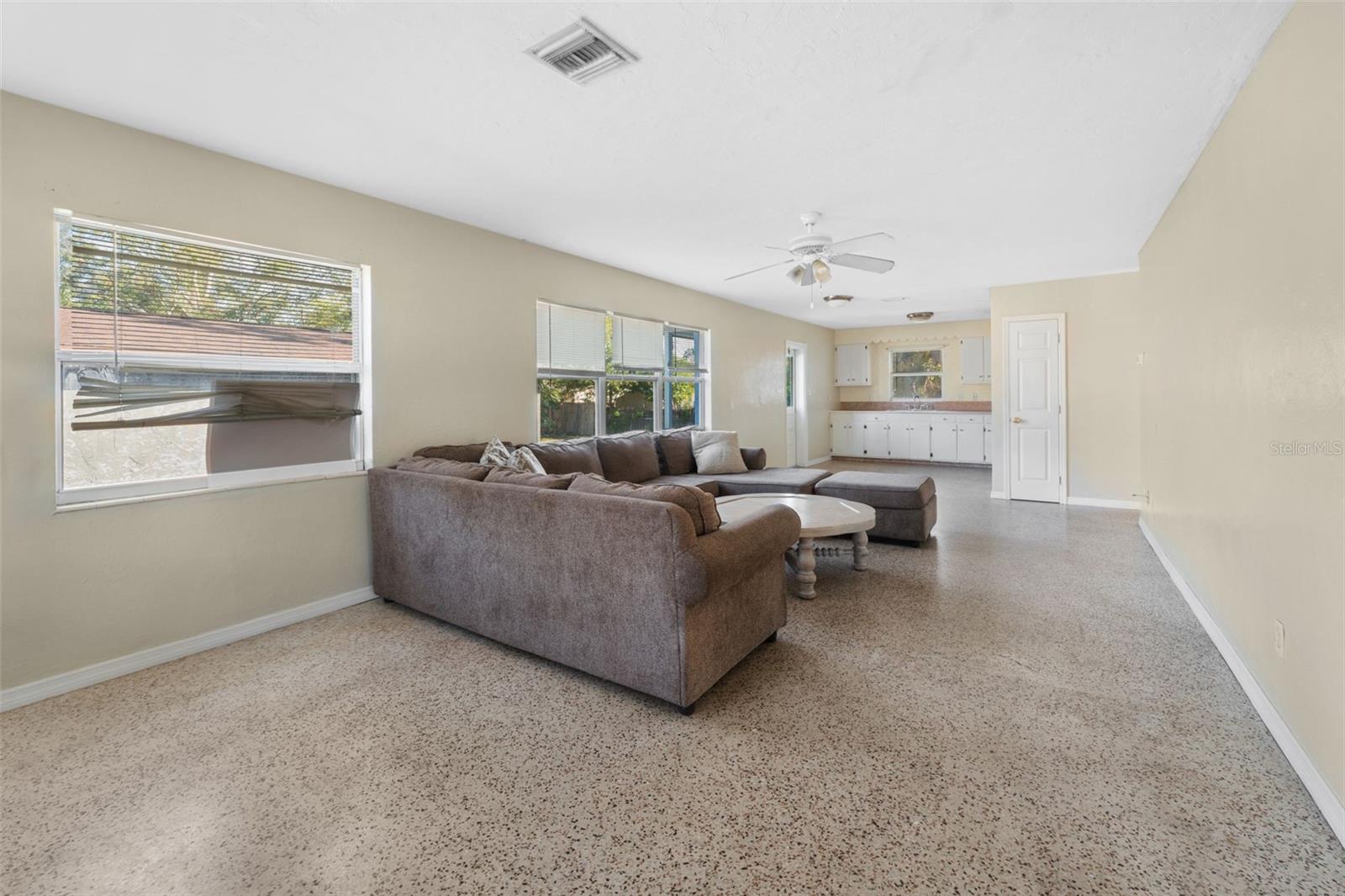 Image 6 of 30 For 2418 Links Avenue