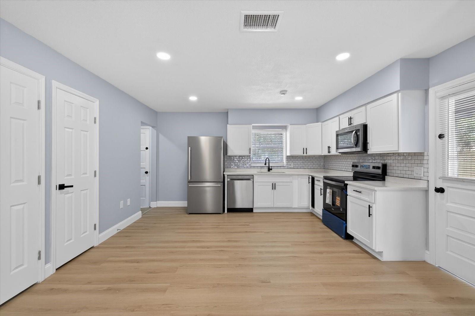 Image 4 of 18 For 10602 Rivercrest Drive