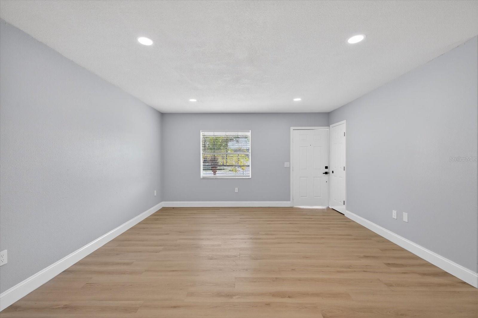 Image 6 of 18 For 10602 Rivercrest Drive