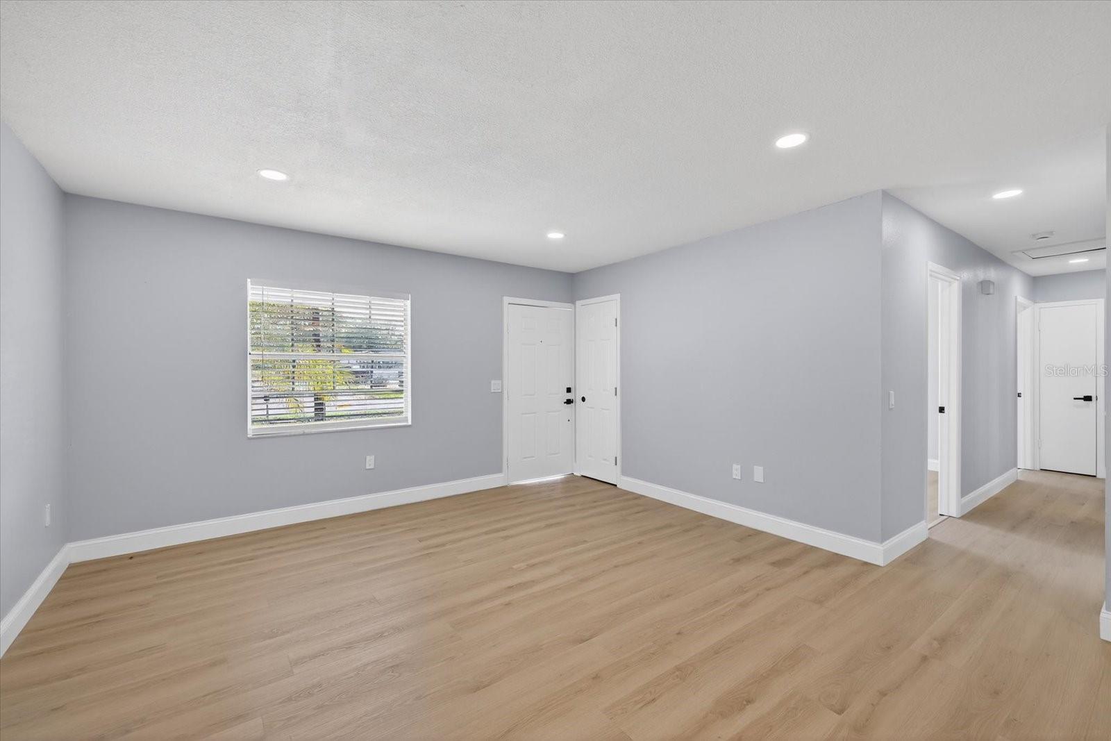 Image 7 of 18 For 10602 Rivercrest Drive