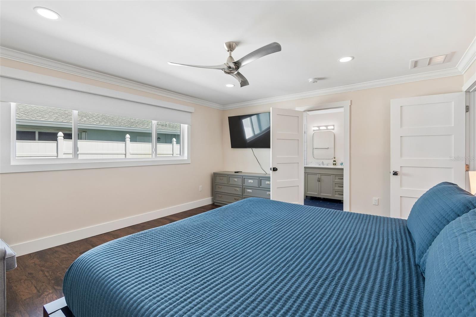 Listing photo id 8 for 478 Harbor Drive N