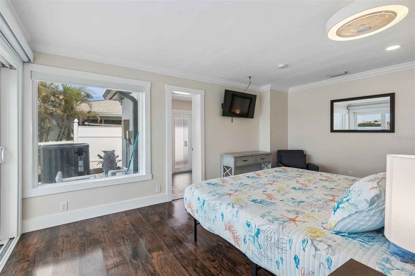 Listing photo id 12 for 478 Harbor Drive N