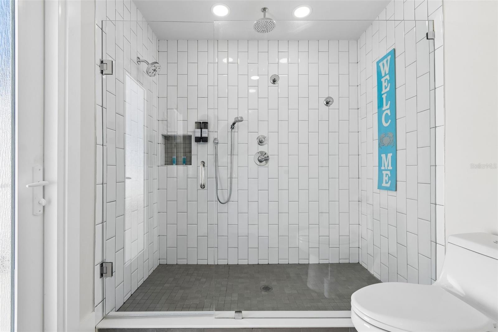 Listing photo id 15 for 478 Harbor Drive N