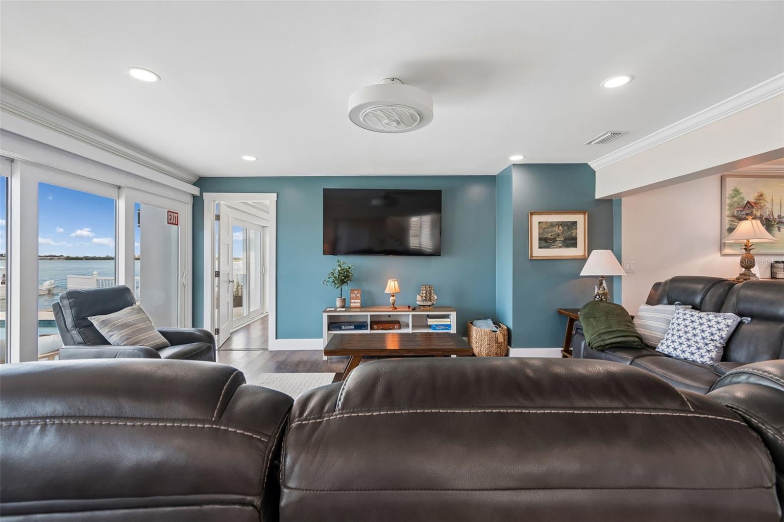 Listing photo id 21 for 478 Harbor Drive N