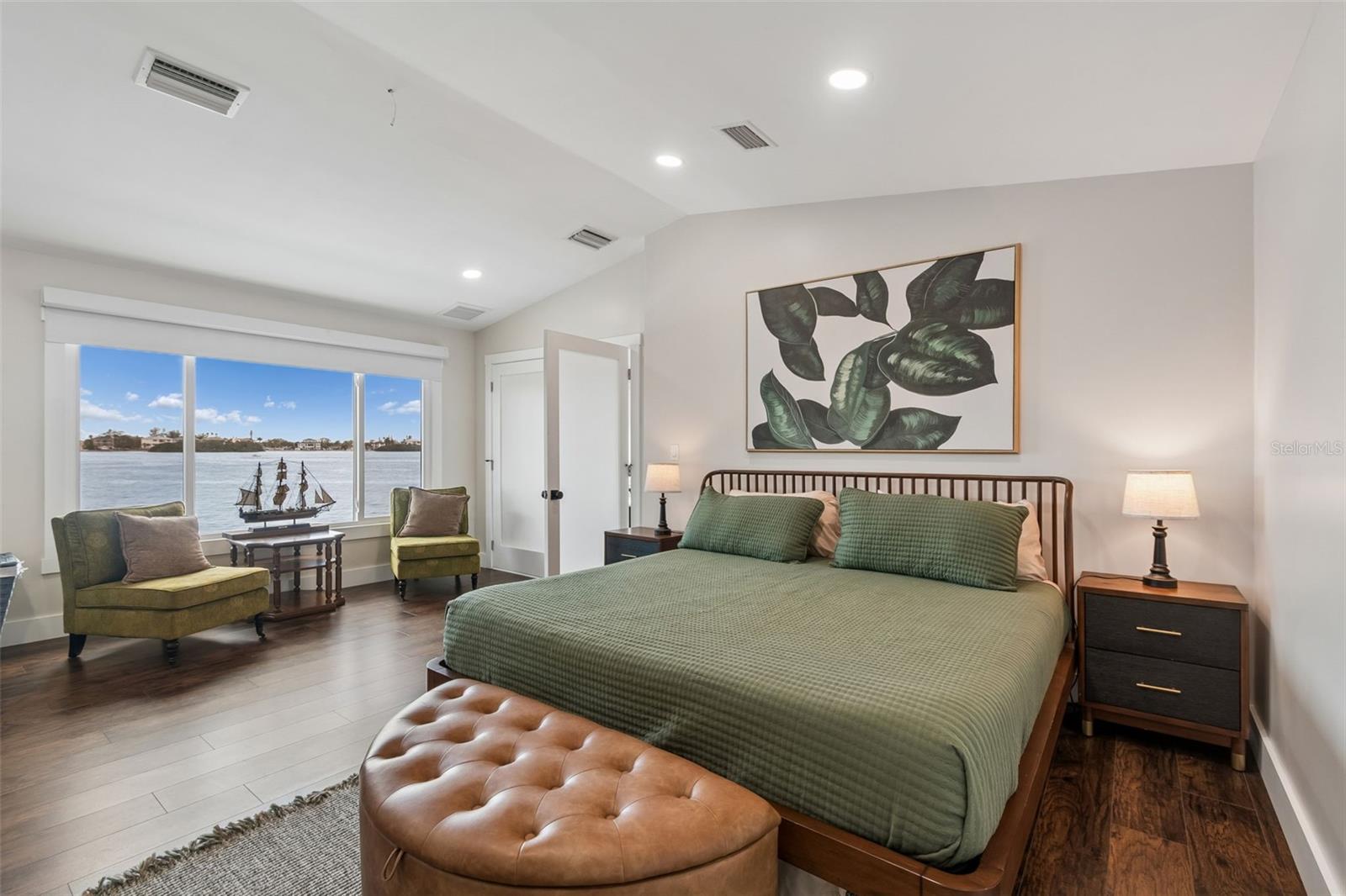 Listing photo id 26 for 478 Harbor Drive N