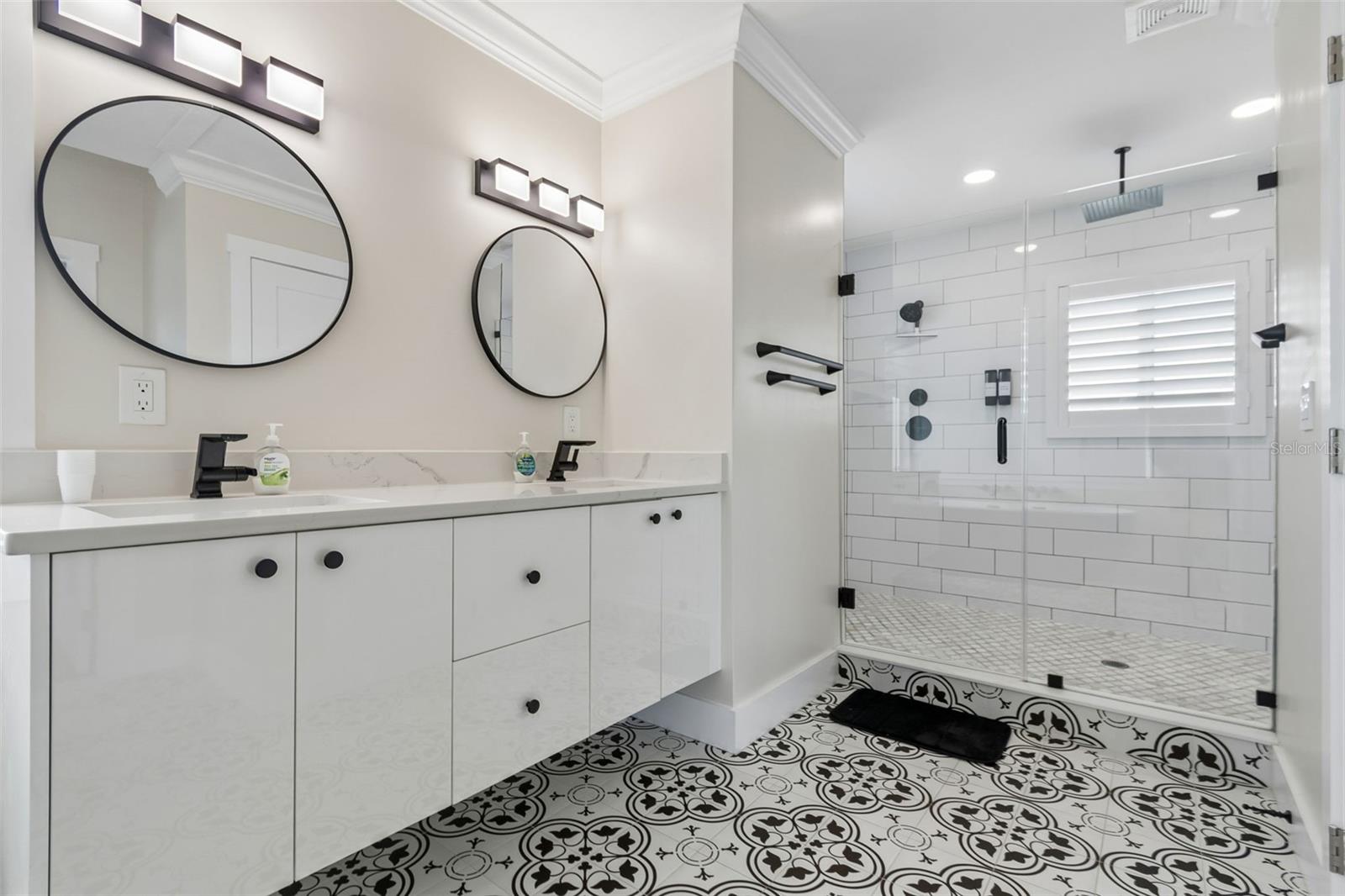 Listing photo id 31 for 478 Harbor Drive N