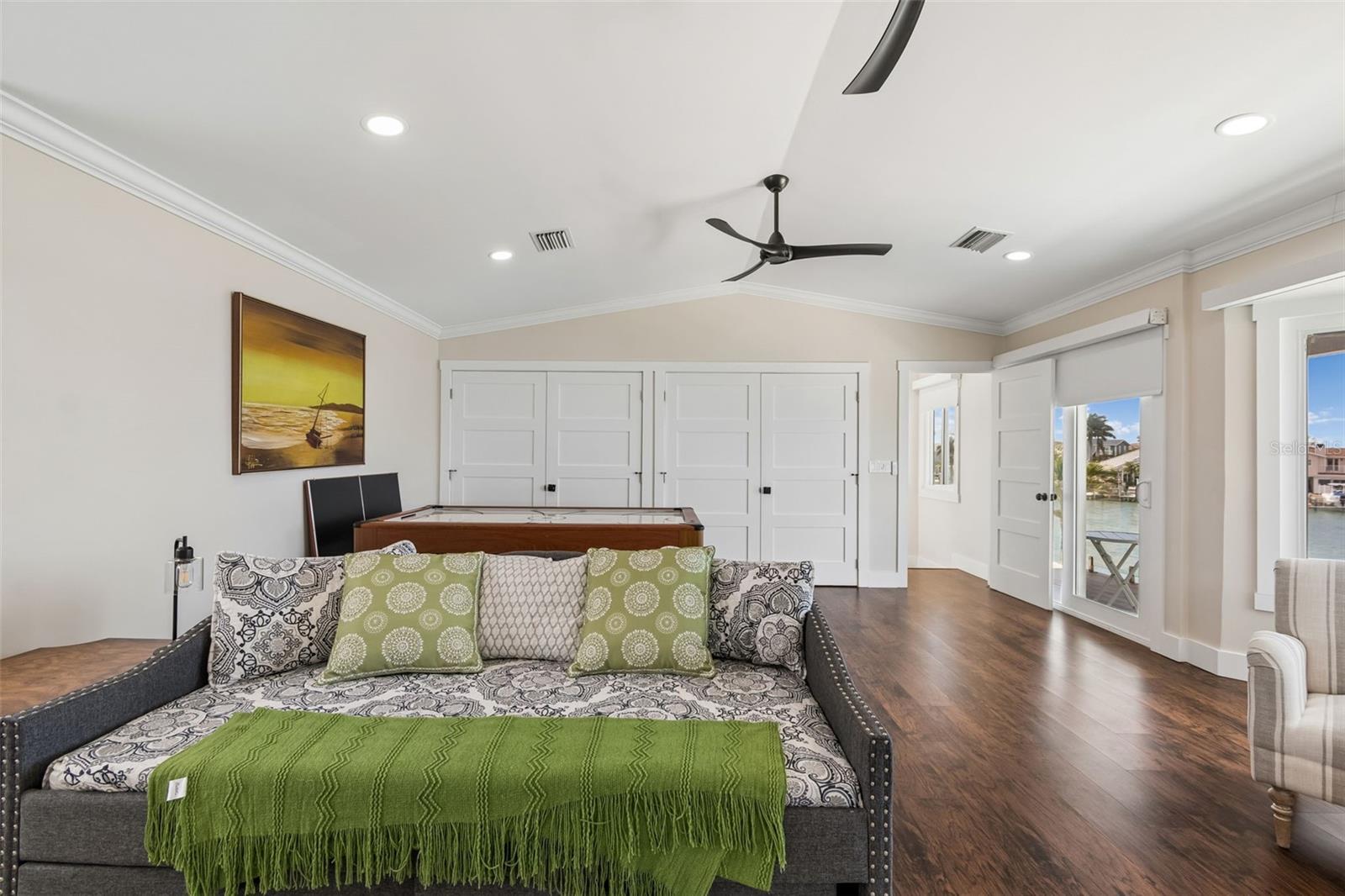 Listing photo id 36 for 478 Harbor Drive N