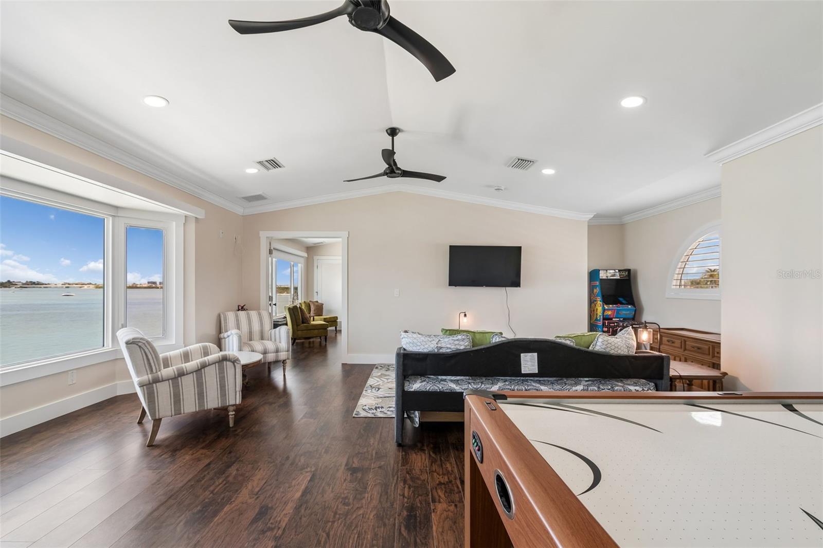 Listing photo id 38 for 478 Harbor Drive N