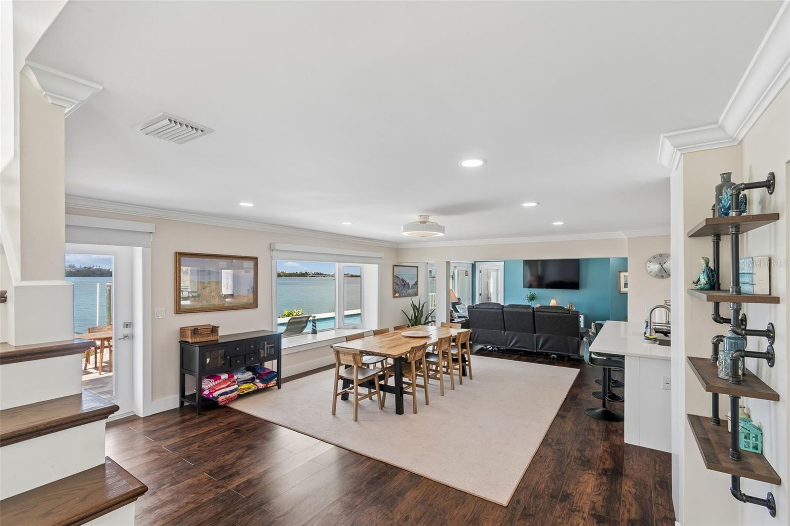 Listing photo id 47 for 478 Harbor Drive N