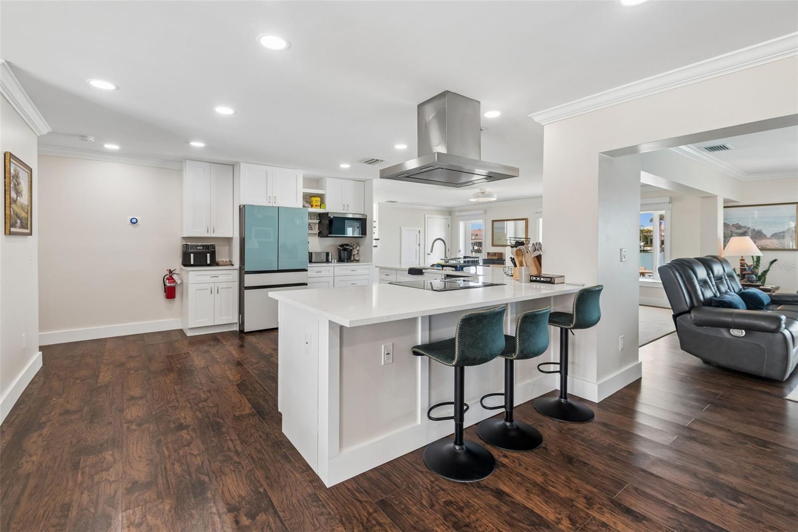 Listing photo id 3 for 478 Harbor Drive N