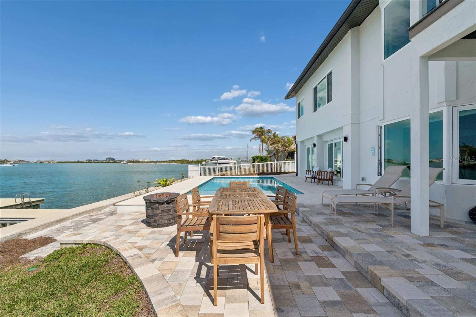 Listing photo id 51 for 478 Harbor Drive N